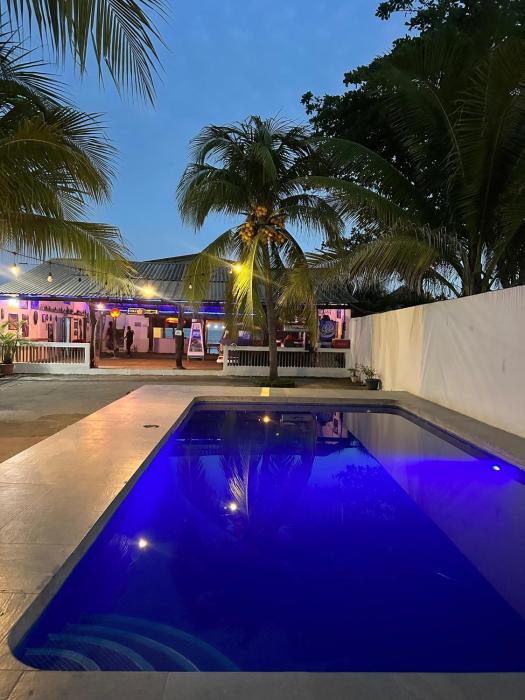 Habitaciones Playa Surf City Aire WiFi y Parqueo