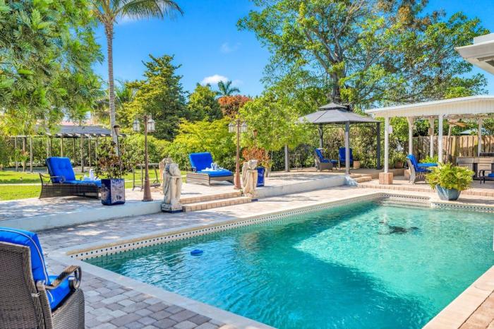Spacious Tropical Pool Home Miami 4 beds 3 baths Sleeps 13