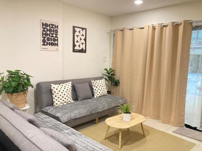 4BR Townhome Sleeps 10 Near Nimman and MAYA mall