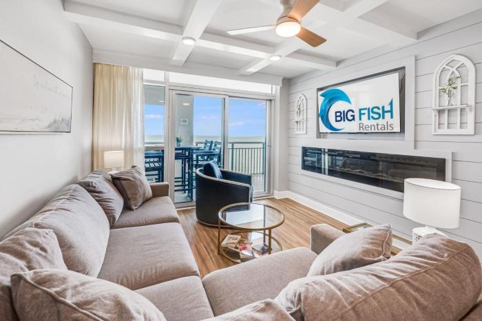 Remodeled Oceanfront 2BR at Bay View, Huge balcony