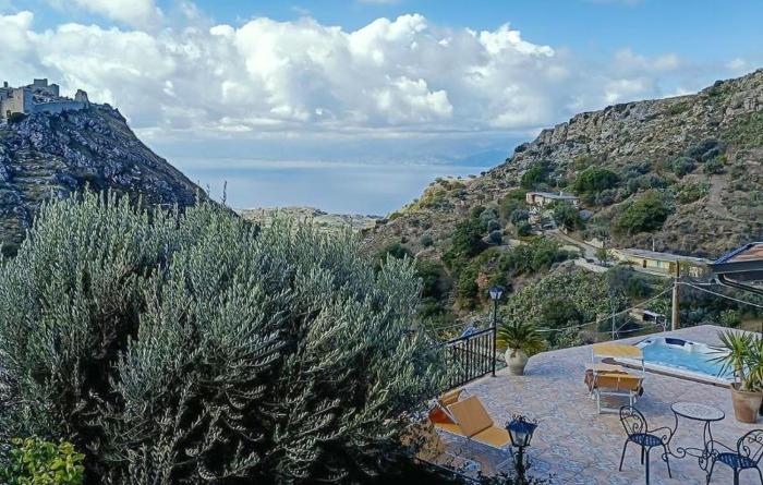 Beautiful Home In Motta San Giovanni With Wifi