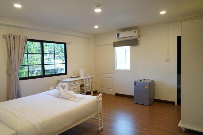 RoomQuest Ratchada MRT Bangkok