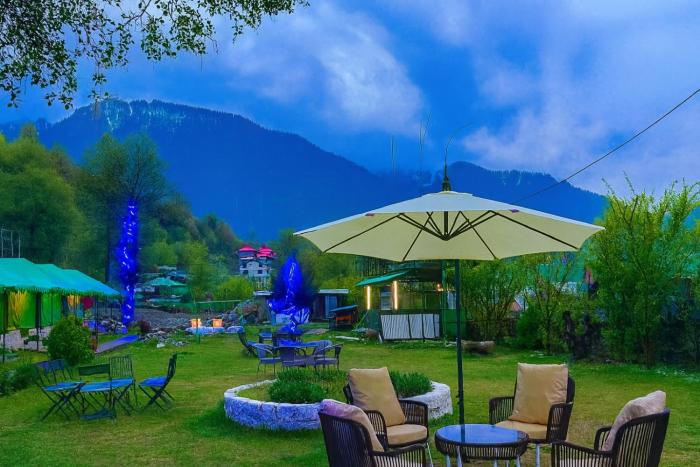 The Himalayan Swiss Cottage with Bonfire, Manali - A Riverside Retreat