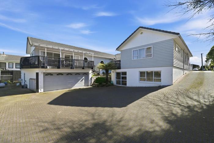Elevated Escape for Biking, Golfing, Relaxing-swimming pool is only available for summer