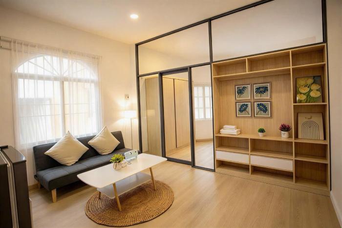AVORA Cong Quynh Hostel and Apartment