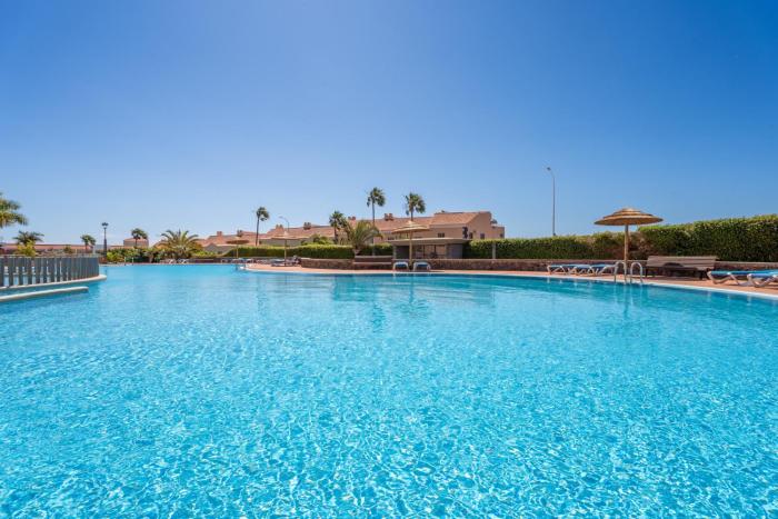 Sunny Ocean View Apartment with Large Rooftop Terrace & Pool Golf del Sur 81 m2