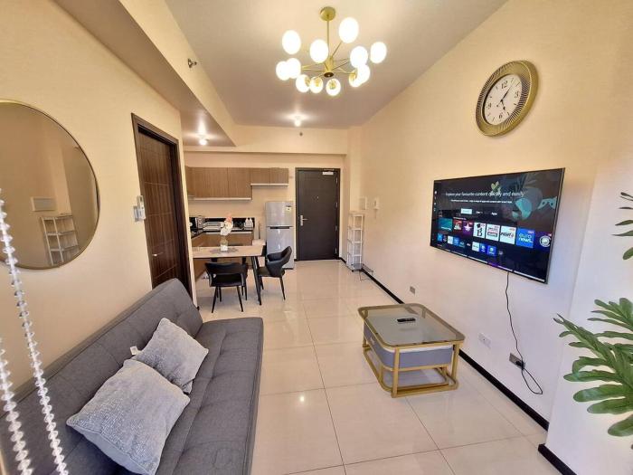 GOUTEI Homestay - The Radiance Manila Bay 1BR Extra Large, Pet Friendly, Free Parking, Near MOA, WTC, PICC and Star City