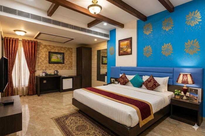 Tree Hotel & Banquets