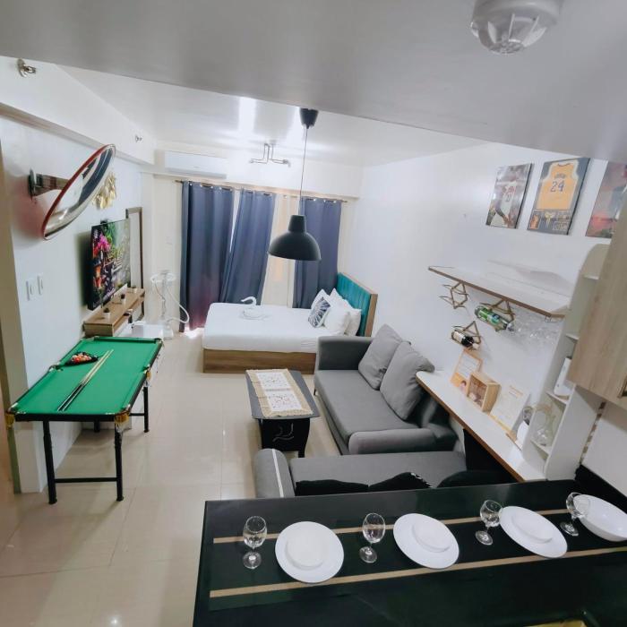 Moa Staycation near naia terminal Wi-fi and Nitflex , Pool View
