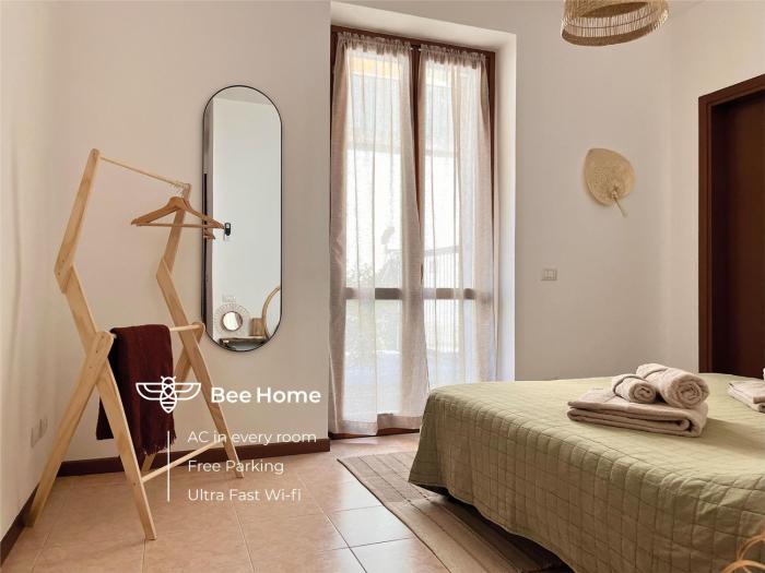 Bee Home In Verona