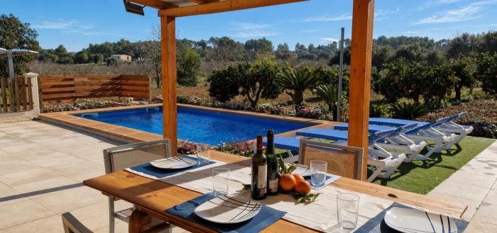 Finca con piscina rodeada de naturaleza