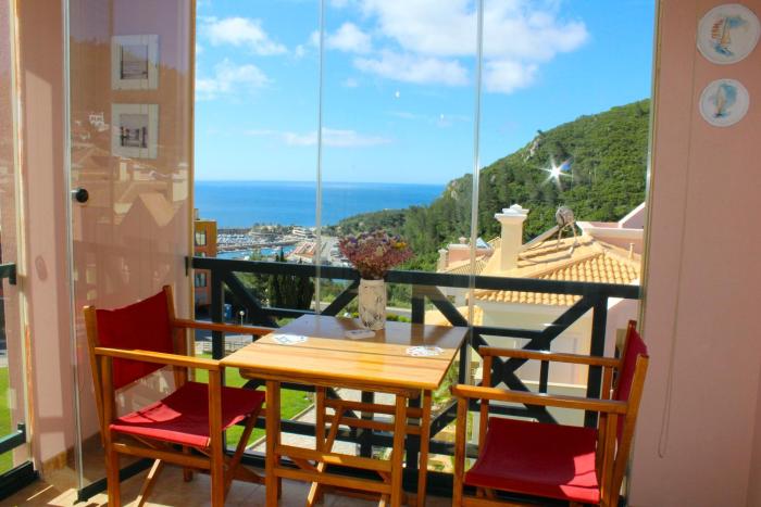 Mar à Vista - Sea View Apartment 10min Walk to the Beach with Balcony & Parking