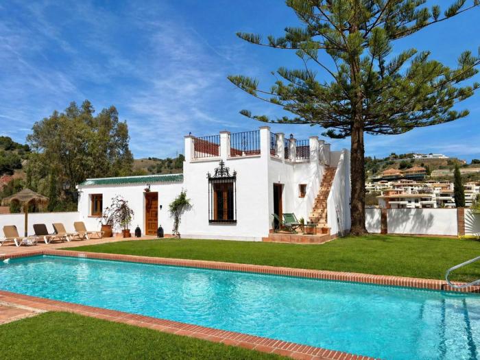 Hacienda Clavero Ten-Pool Apartment