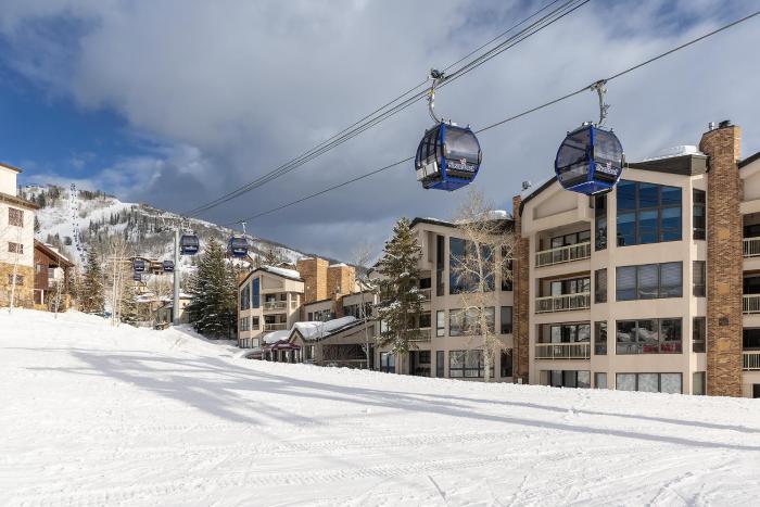 CX324 - Chateau Chamonix