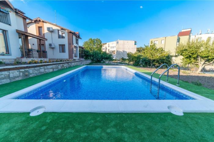 Smokinite Villa 1 - Pool and BBQ near the beach