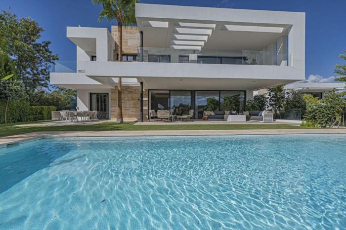 Luxurious Holiday House in Coll den Rabassa with Private Pool