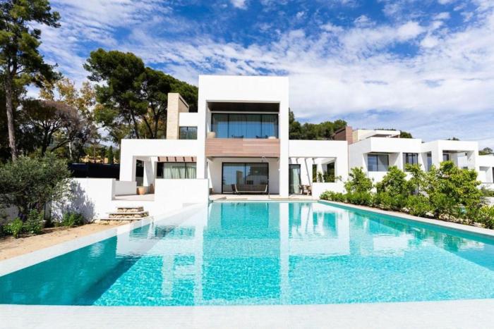 Luxurious 7-Bedroom Holiday House in Las Lagunas de Mijas