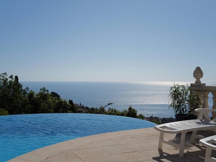 Villa moderne 3 chambres avec piscine et climatisation - FR-1-768-131