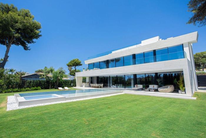 Luxurious 6-Bedroom House with Private Pool in Alacant