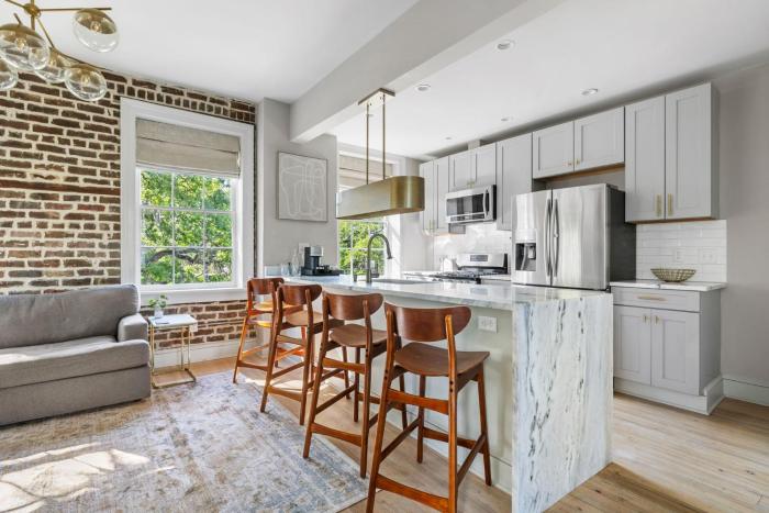 Luxury King Suite Full Kitchen 3rd Floor