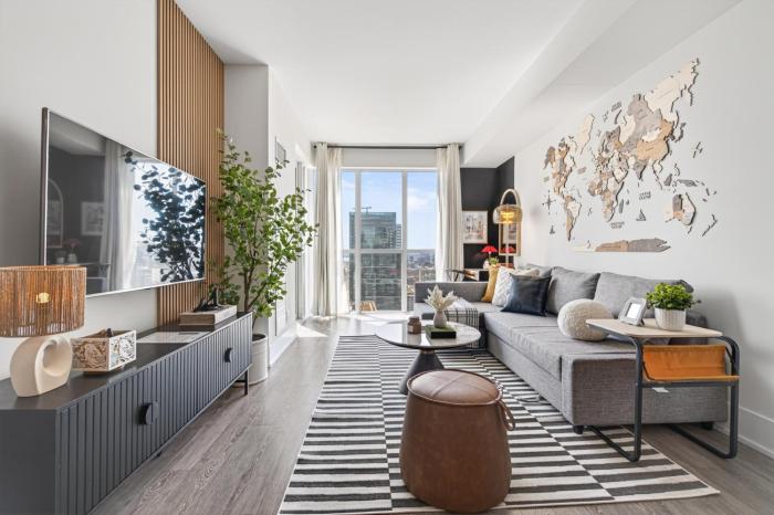 Downtown Toronto Condo by CN Tower-Free Parking-Sleeps 6