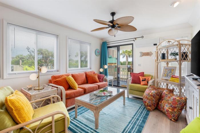 Retro-Themed Condo 2BR Perfect Location