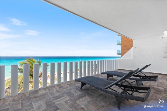 Deluxe BeachFront 4B Villa