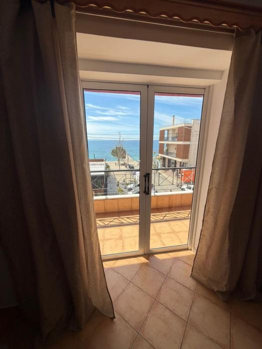 Sea La Vie in Center of Himara