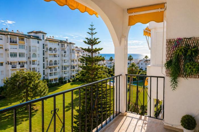 Laguna Beach Haven Torrox Costa 2 bedrooms, Beach, Swimming pools, WIFI