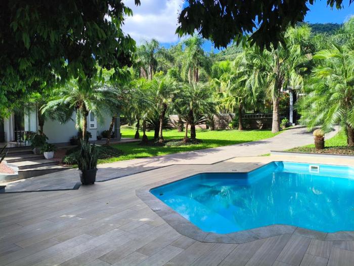 Casa com piscina na terra do Cristo Protetor
