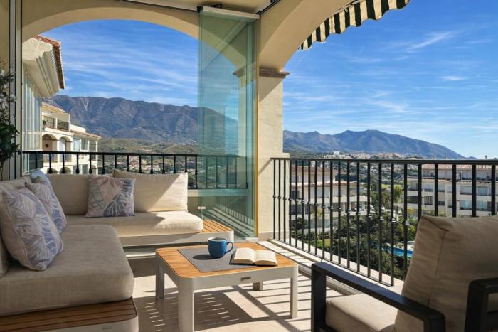 La Cala Hills Family Retreat with Views and Pool