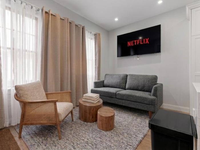 5BR 3BATH 6BEDS Boston Home