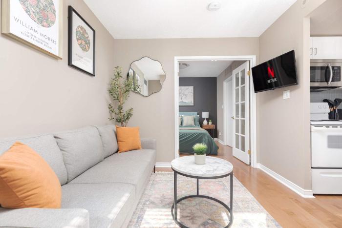 Town House by Exhibition and BMO Field - Sleeps 2