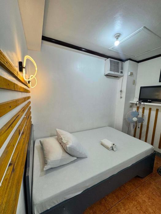 Carl Andrei Transient House