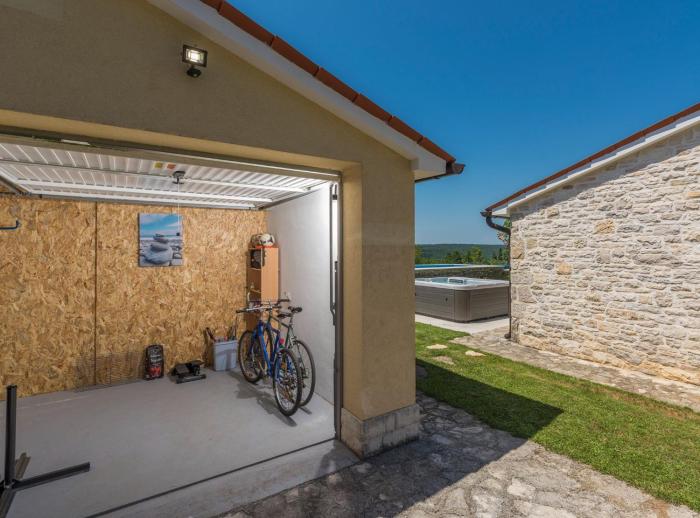 Rustical Stone House Kanfanar with Pool