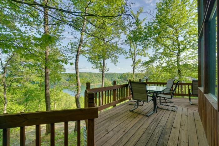 Hot Tub & Games! The Retreat on Dale Hollow Lake