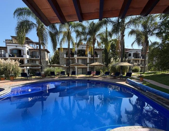 Lovely condo with rooftop deck in gated community