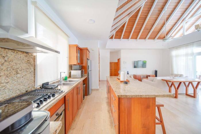 Luxury 2BR Villa in Ocean Village by Santa Fe