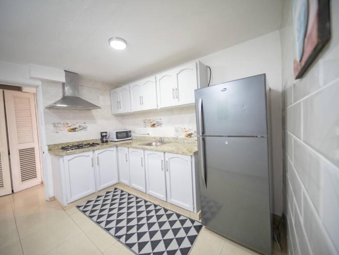 Cozy Central 3BR Apt Secure Comfortable