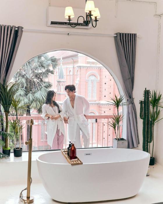 OMG Pink Church Homestay