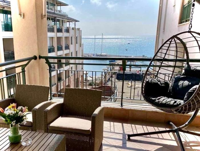 Deep Blue Horizon Studio By The Sea