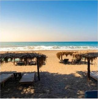 Villa Sfinari Beach and Harbor