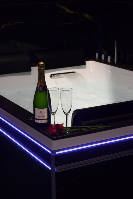 Hollywood Spa Jacuzzi - Cinéma
