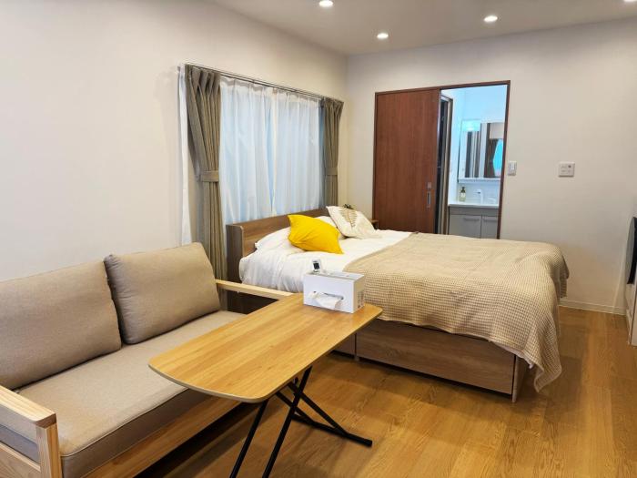 XLH12 Modern Apartment for 8 in Shinjuku, 2 Kitchens & 2 Bathrooms, 10-min Walk to Station, Easy Access to Shinjuku