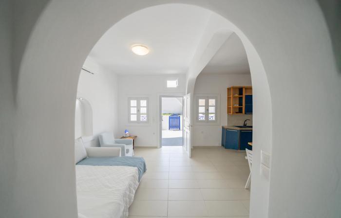 Coastal Escape - 2 min from Perissa Beach