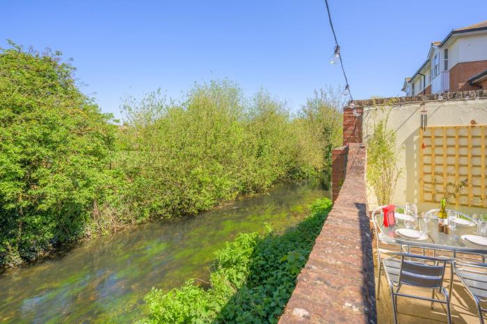 City Centre, River views, Sleeps 5, Free Parking