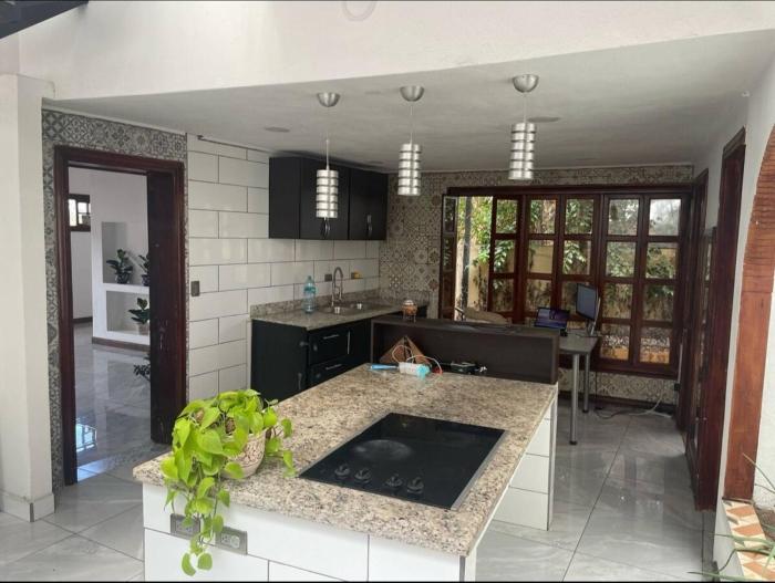 Casa Escazú Centro, 2 balcones y vista natural