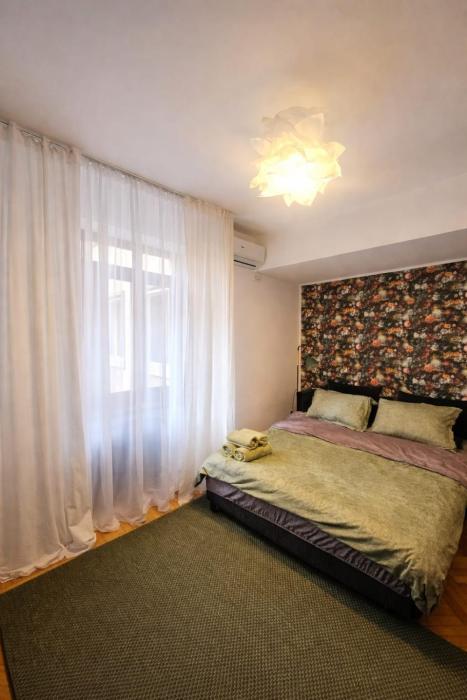 Central Studio, Romană
