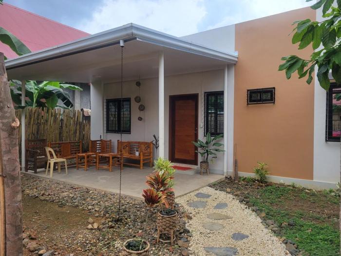 Nidos Nest Retreat, Tropical 3BR Villa Near Beach Fast WiFi 10ppl