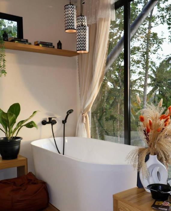 15 mins from barge with tub + wifi (glass cabin)